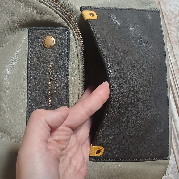 Marc by Marc Jacobs Tan and Black Messenger Bag - Picture 8 of 16